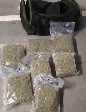Siedleccy kryminalni zatrzymali poszukiwanego listem gończym, u którego ujawnili prawie 8 kg narkotyków