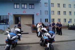 Przekazanie dwóch motocykli siedleckim policjantom