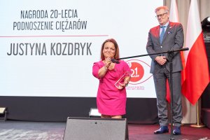 wręczenie nagrody Justynie Kozdryk