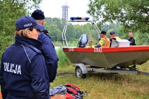 Wspólne patrole na terenach wodnych Policja i Straż Pożarna pow. mławski.