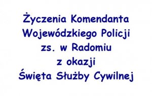 Niebieski napis na białym tle Życzenia Komendanta Wojewódzkiego Policji zs. w Radomiu z okazji Święta Służby Cywilnej