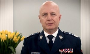 Zdjęcie przedstawia Komendanta Głównego Policji generalnego inspektora Jarosława Szymczyka
